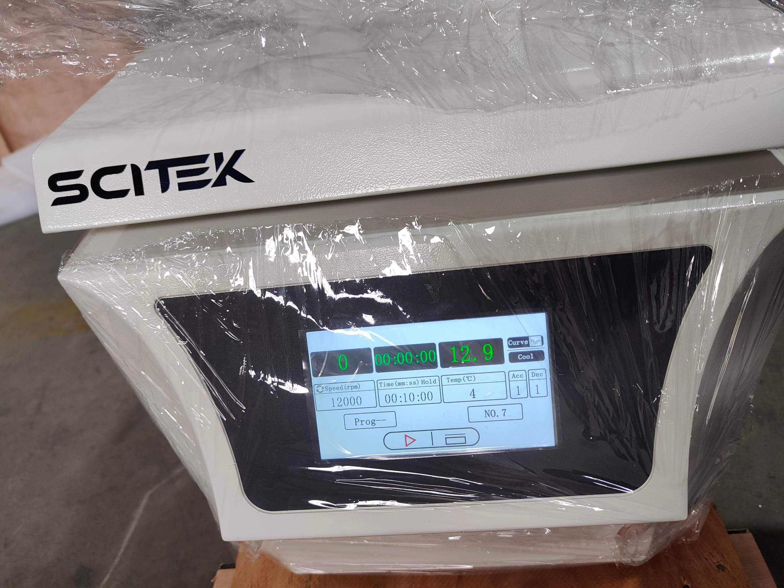 الطرد المركزي المبرد عالي السرعة في Benchtop