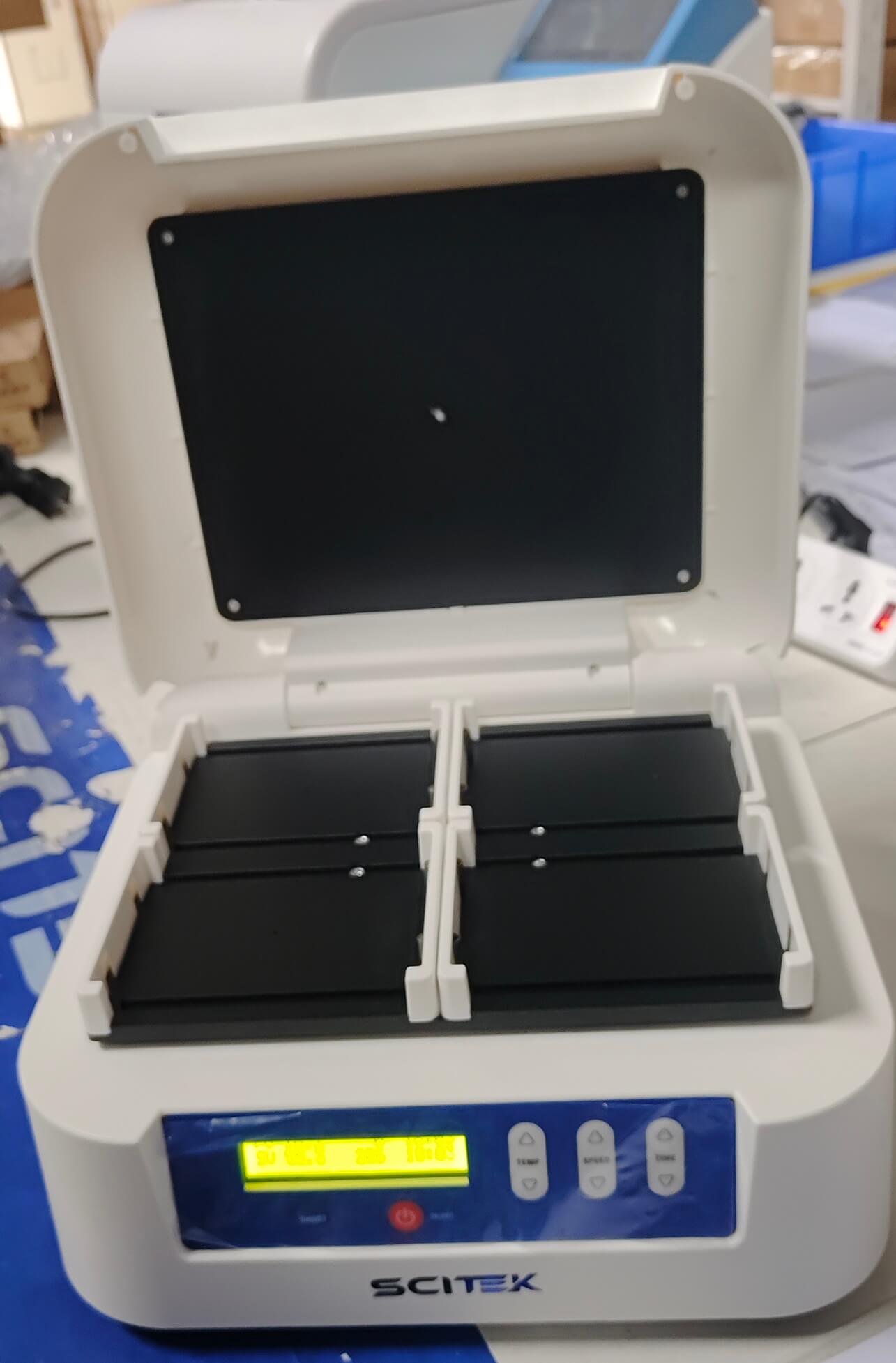 حاضنة microplate شاكر