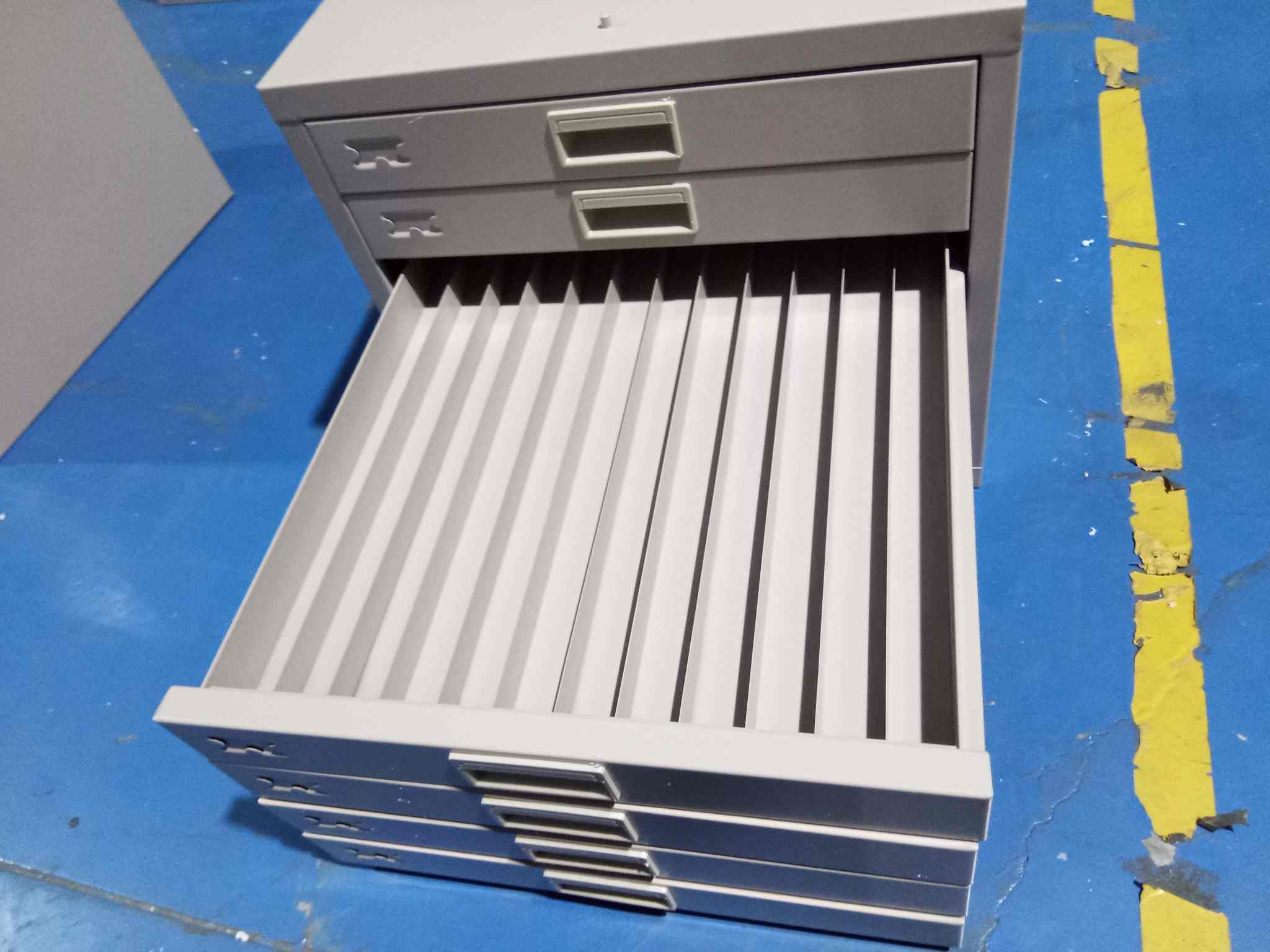 Paraffin Block Cabinet (1) خزانة كتلة البارافين (1)